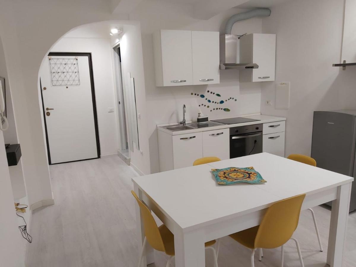 Holiday House Fieravecchia ซาแลร์โน ภายนอก รูปภาพ